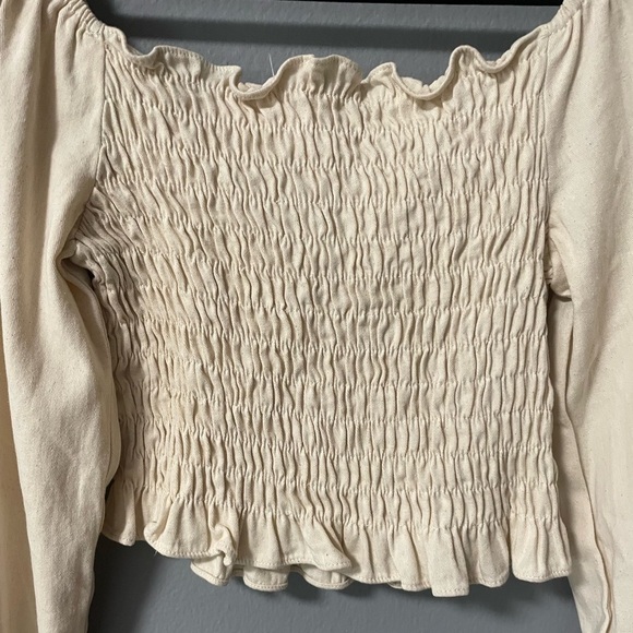 NWOT POL Smocked Balloon Sleeves Beige
Top. Size Small - Picture 3 of 6